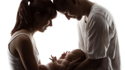 夫妻检查染色体正常，试管婴儿胚胎异常什么原因呢？