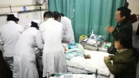 衢州4个月大婴儿突然死亡 呛奶成“杀手”