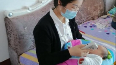 产后照灯是什么灯，初乳是指产后多少天