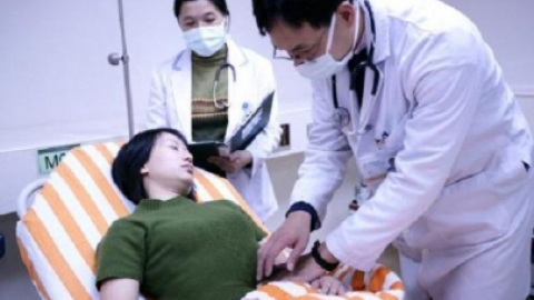 当两个精子同时命中一个卵子啥结果？医生：别想双胞胎了，是悲剧