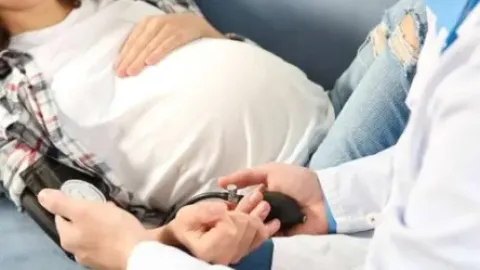 月经提前一个星期正常吗