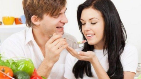 对于高龄女性在备孕期间如何进补呢？